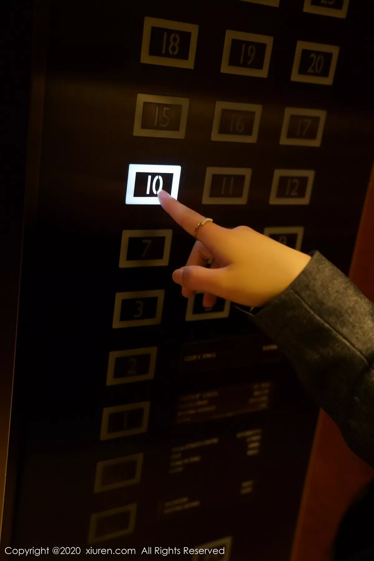 [XiuRen秀人网]第2628期美七Mia写真-秀人资源网